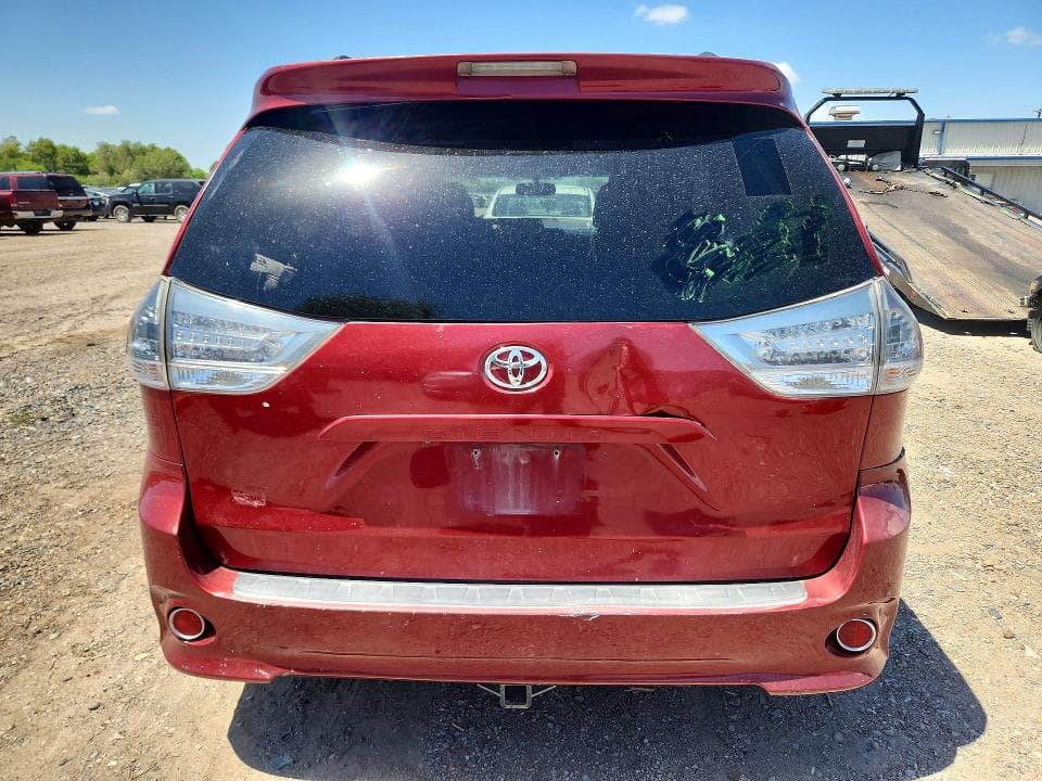 2017 TOYOTA SIENNA SE 6