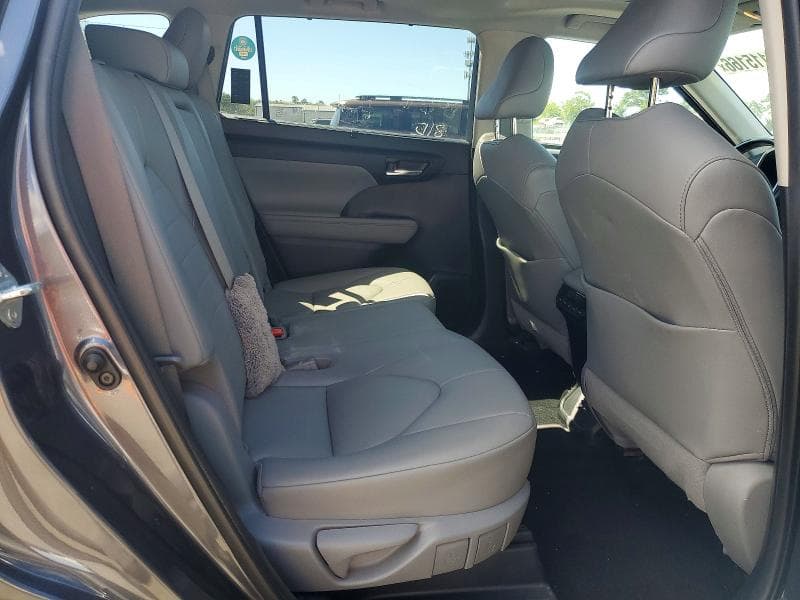 2020 TOYOTA HIGHLANDER XLE 11