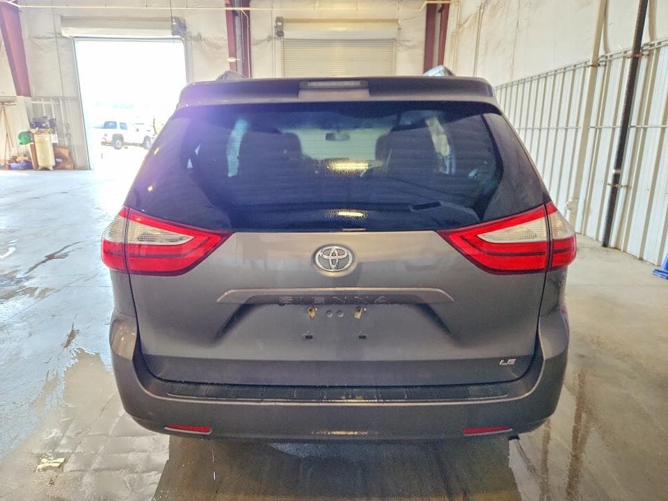 2017 TOYOTA SIENNA LE 6