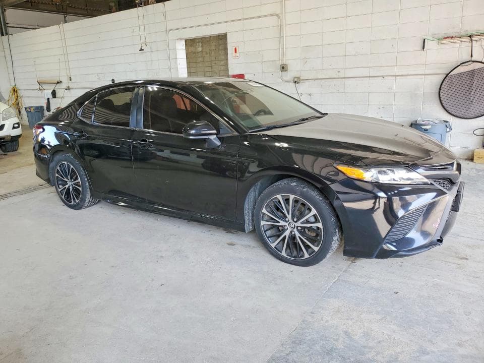 2018 TOYOTA CAMRY SE 4