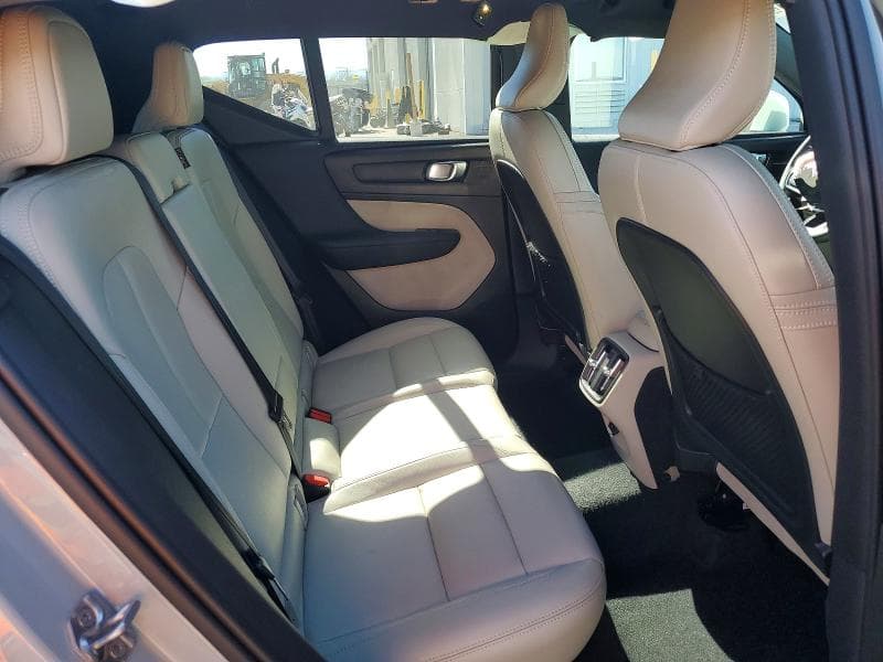 2019 VOLVO XC40 T4 MOMENTUM 10