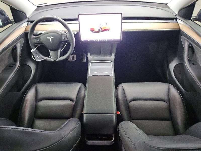 2023 TESLA MODEL Y 8