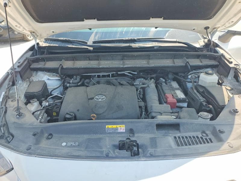 2022 TOYOTA HIGHLANDER XLE 12