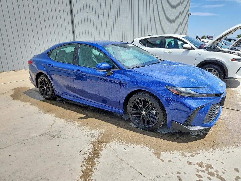 2025 TOYOTA CAMRY SE 4