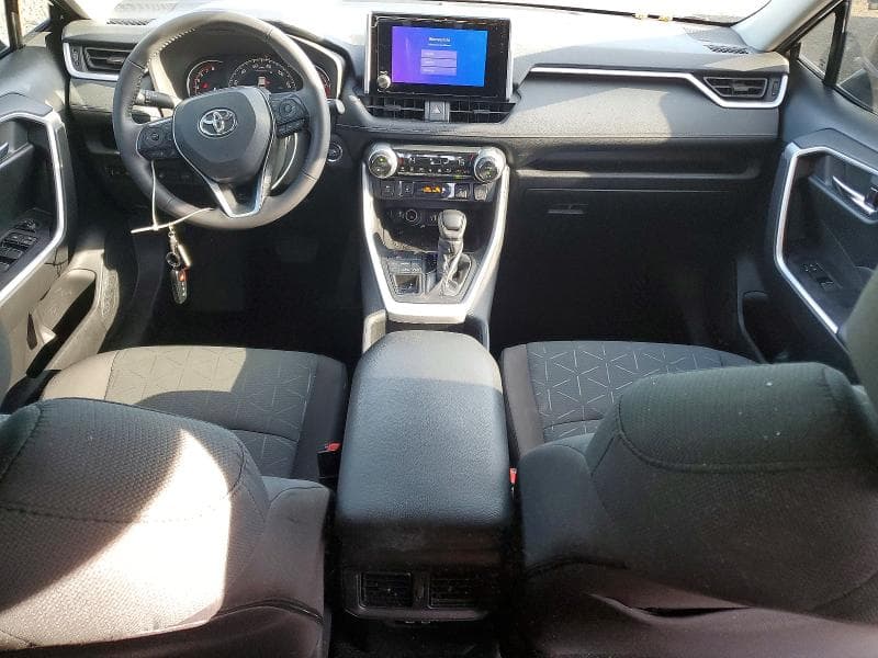 2024 TOYOTA RAV4 XLE 8