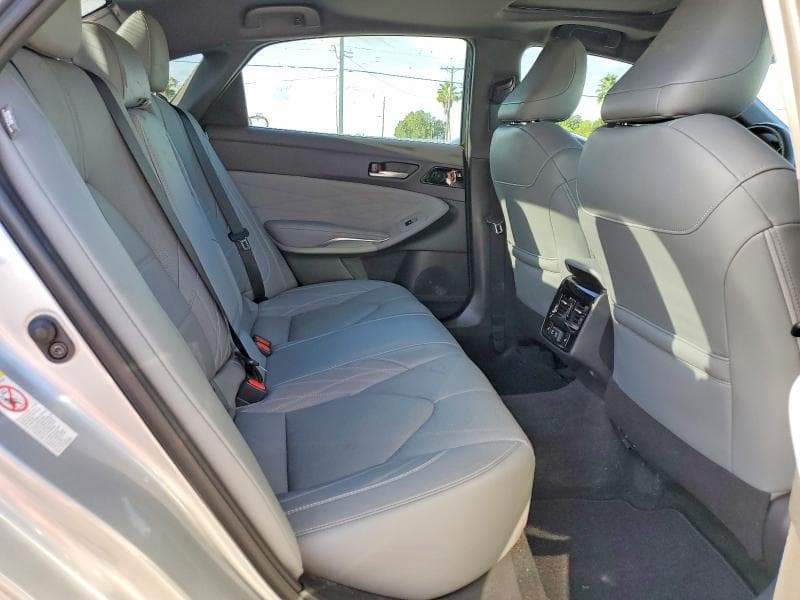 2019 TOYOTA AVALON LIMITED 10