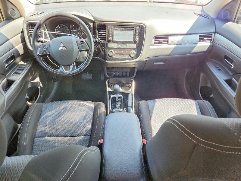 2017 MITSUBISHI OUTLANDER ES 8