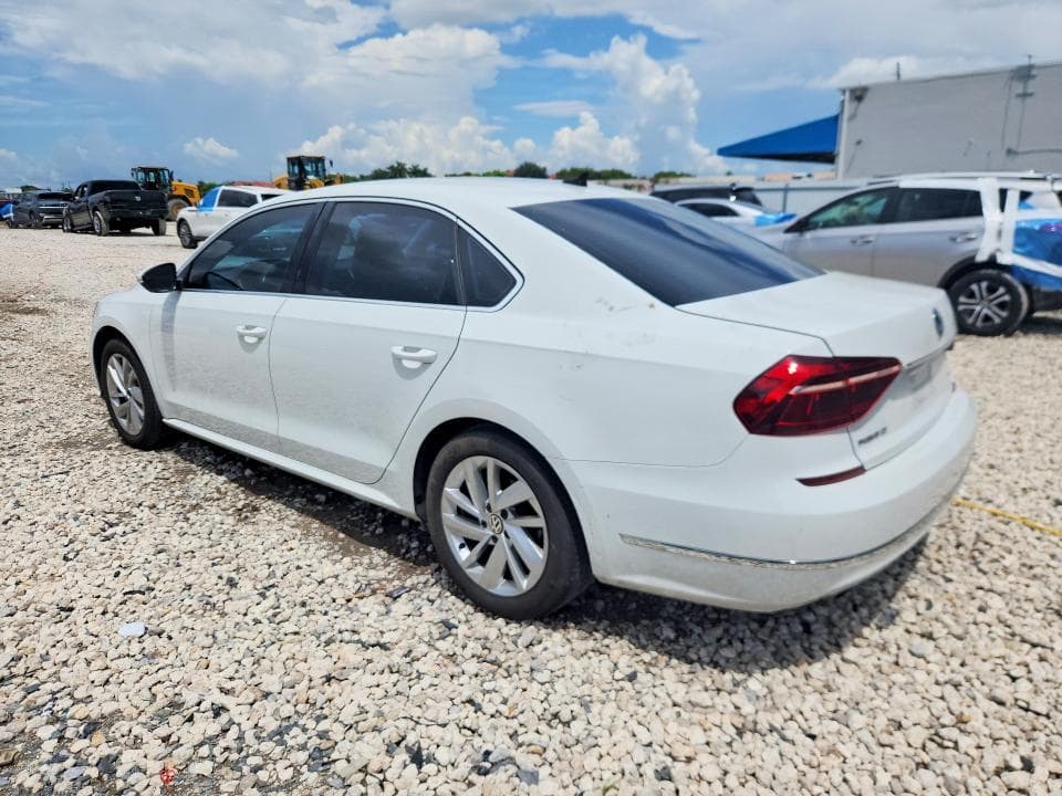 2018 VOLKSWAGEN PASSAT SE 2