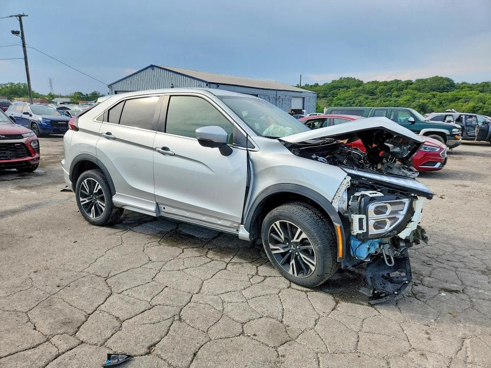 2023 MITSUBISHI ECLIPSE CROSS SE 4