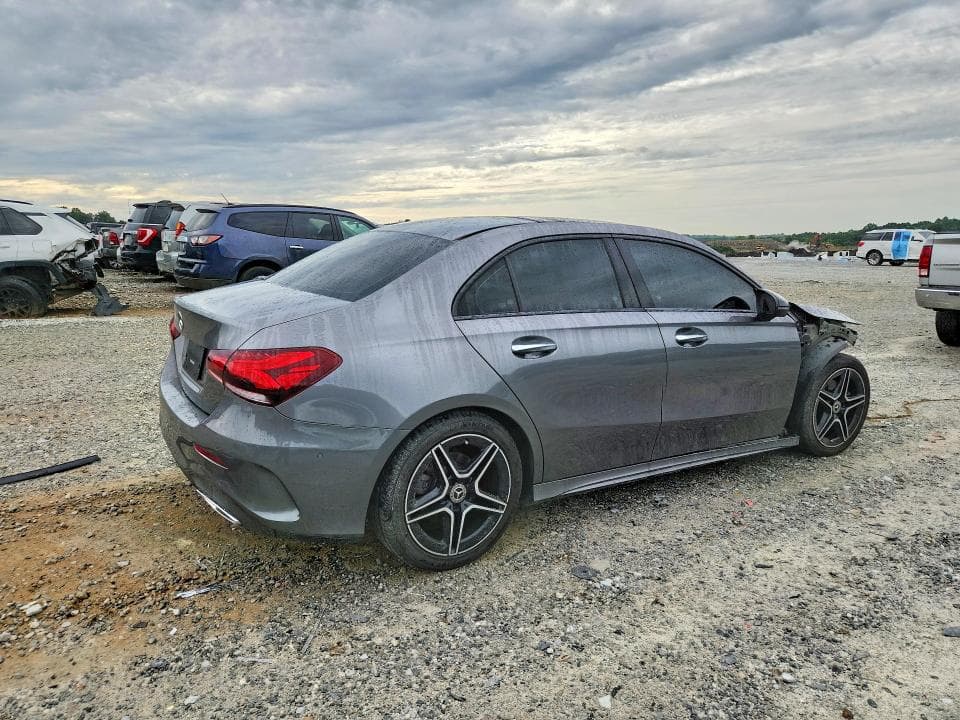 2021 MERCEDES-BENZ A 220 3