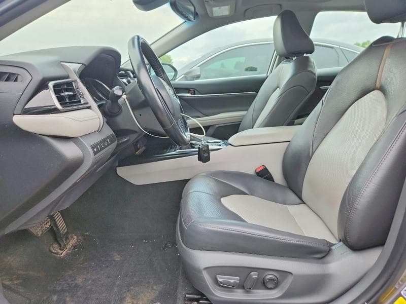 2020 TOYOTA CAMRY XLE 7