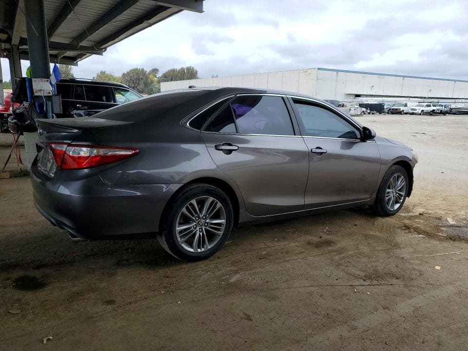2017 TOYOTA CAMRY SE 3