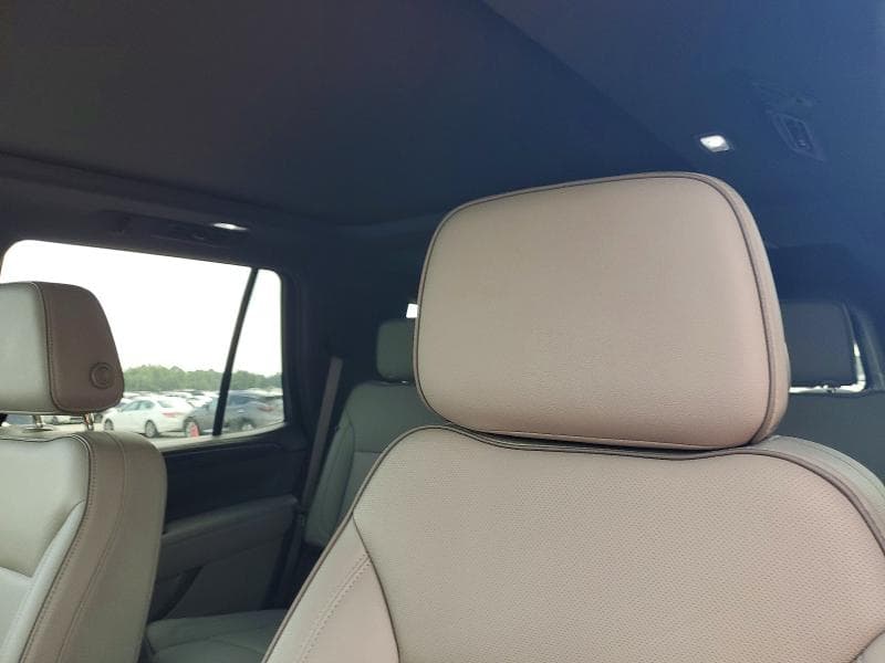 2024 GMC YUKON SLT 10