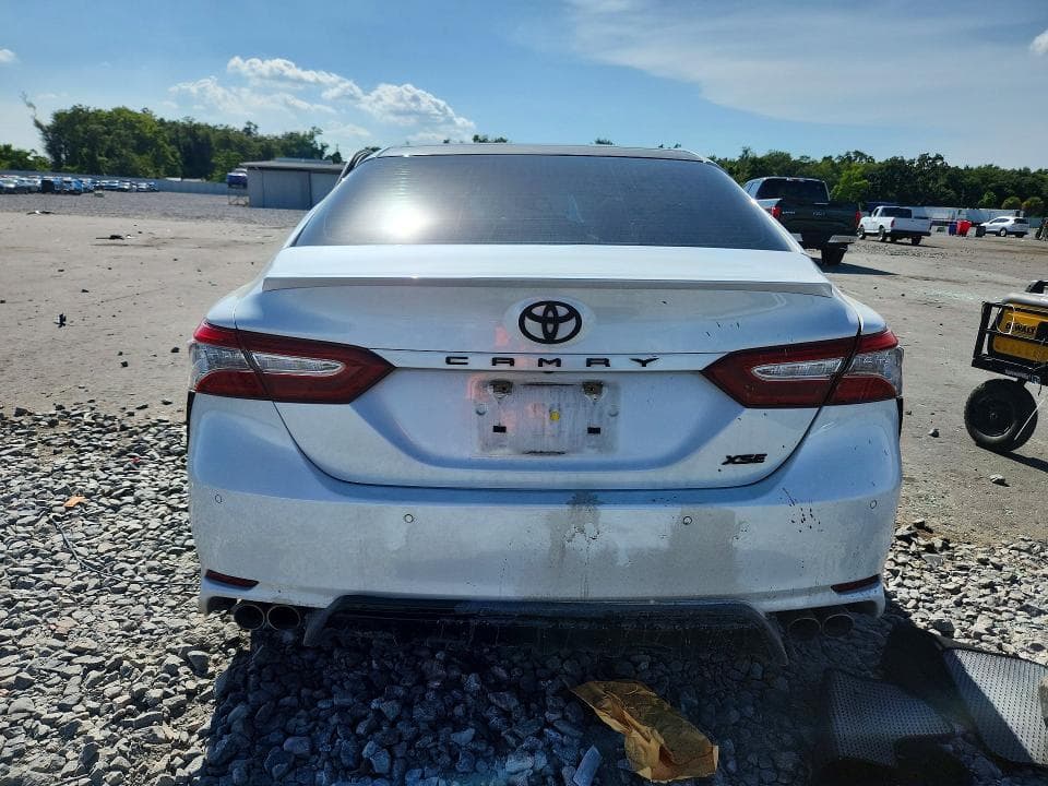 2018 TOYOTA CAMRY XSE 6