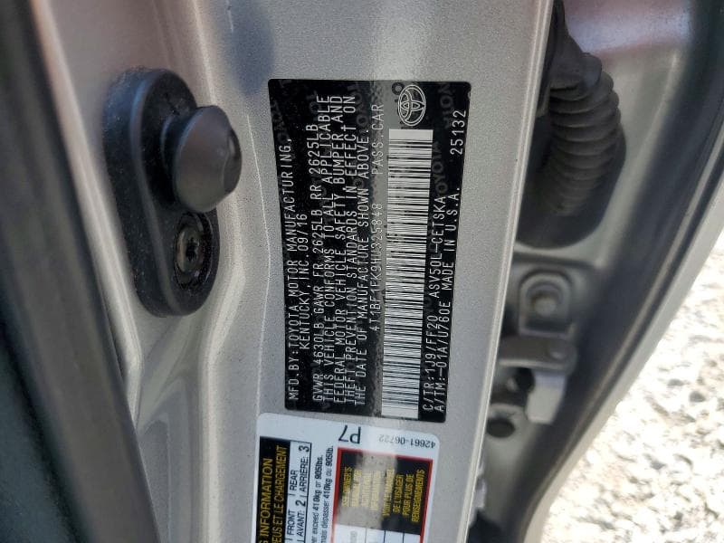 2017 TOYOTA CAMRY SE 12