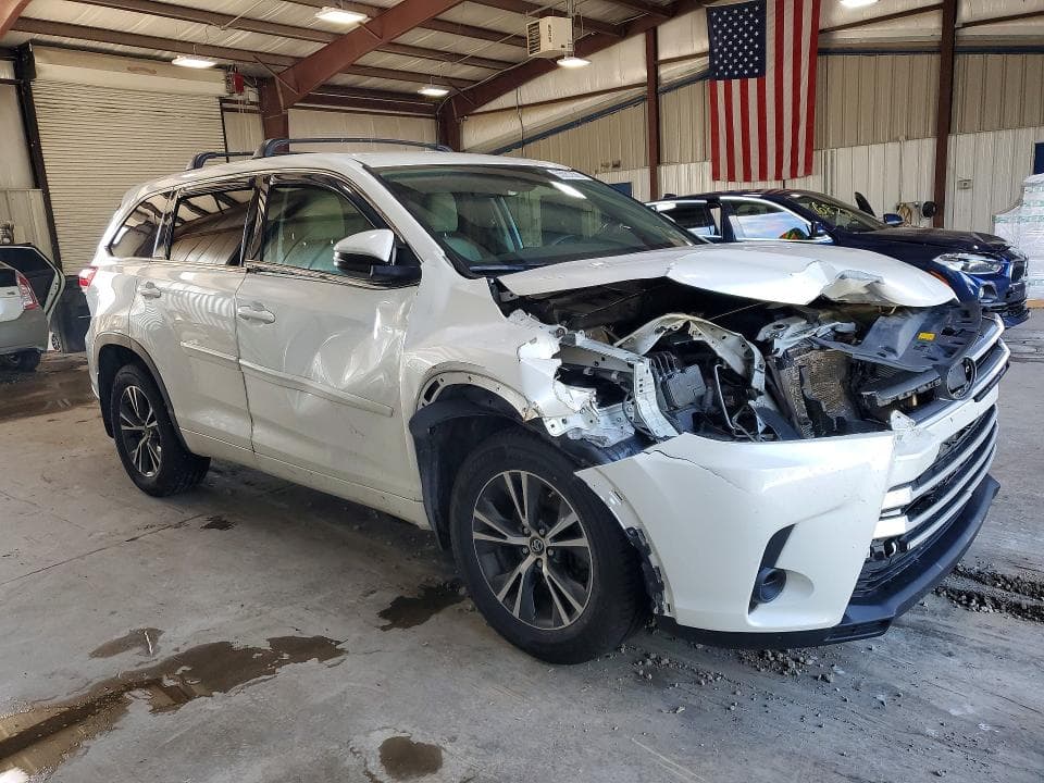 2018 TOYOTA HIGHLANDER LE 4