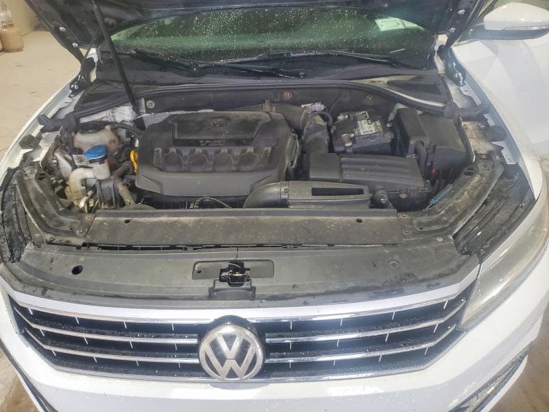 2018 VOLKSWAGEN PASSAT SE 11