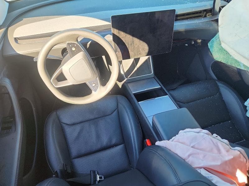 2026 TESLA MODEL Y 8