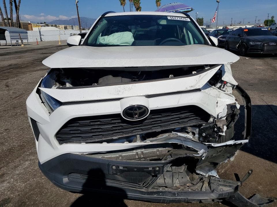 2024 TOYOTA RAV4 XLE 5