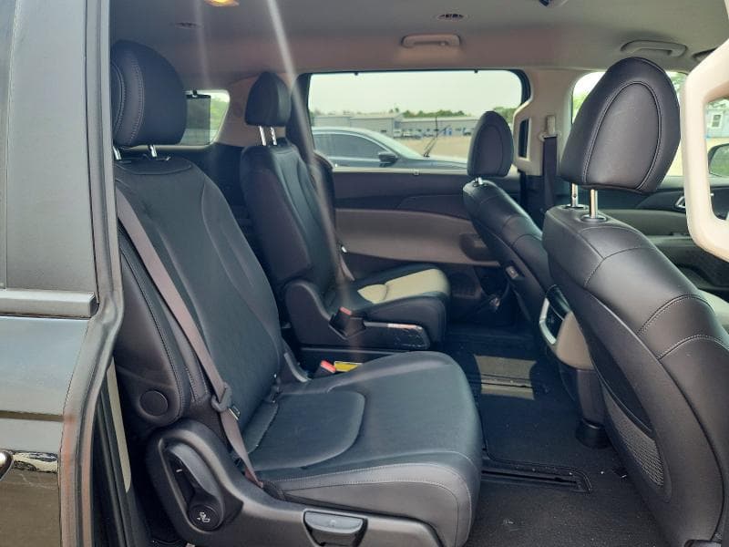 2025 KIA CARNIVAL EX 11