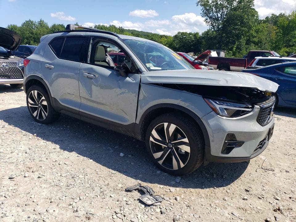2026 VOLVO XC40 PLUS 4