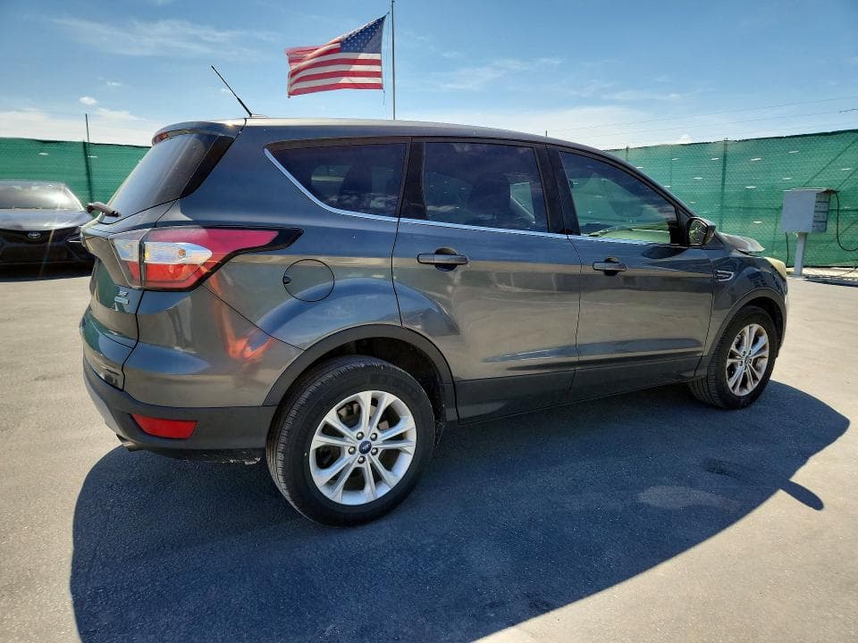 2017 FORD ESCAPE SE 3
