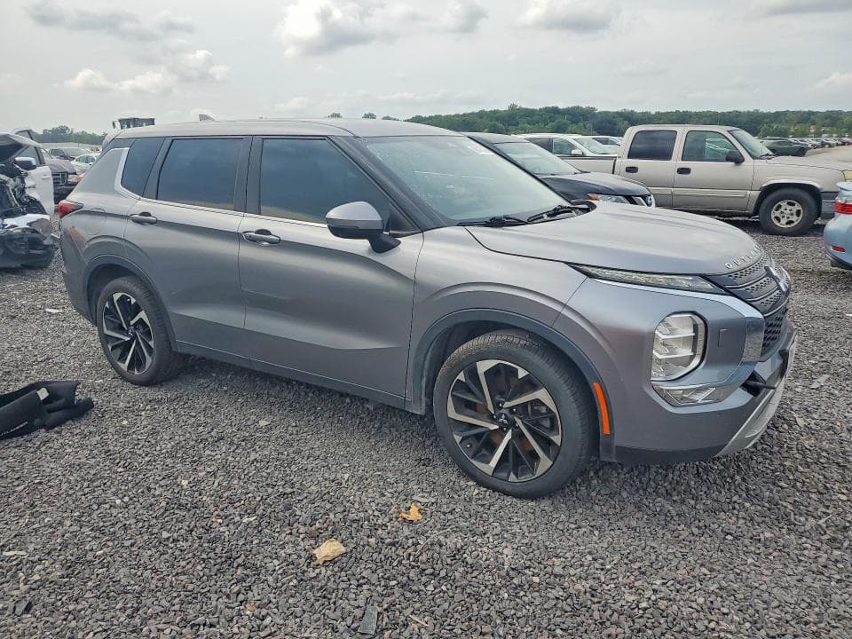 2023 MITSUBISHI OUTLANDER SE 4