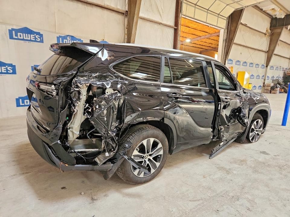 2026 TOYOTA HIGHLANDER XLE 3