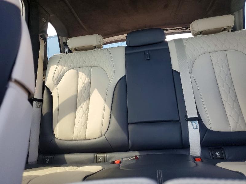 2022 BMW X5 M50I 10
