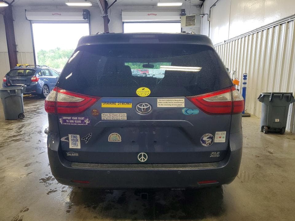 2017 TOYOTA SIENNA XLE 7-PASSENGER 6