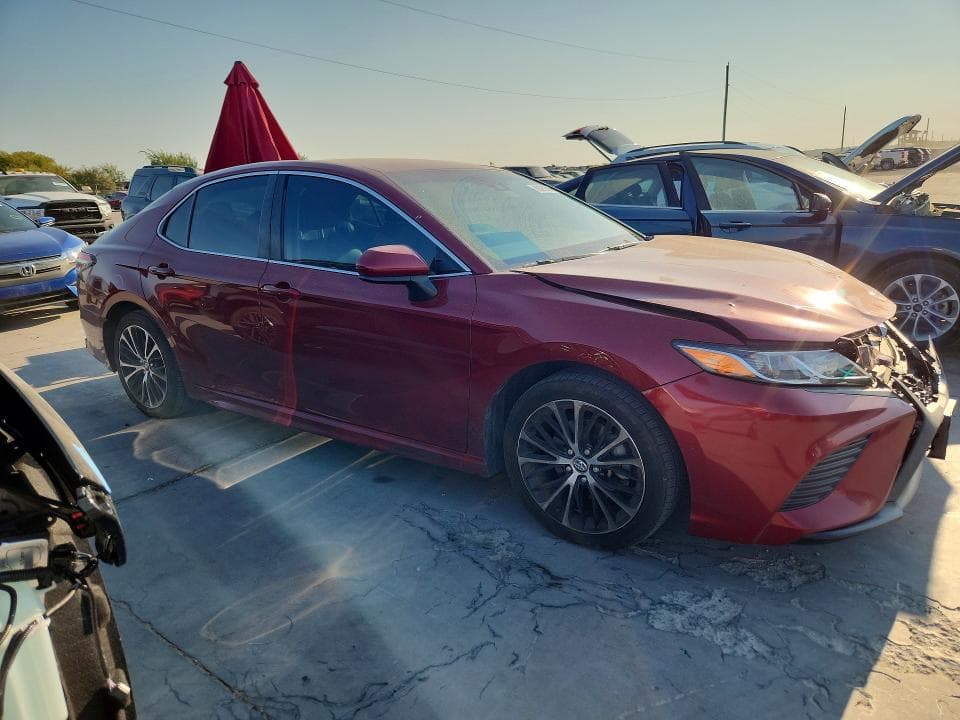 2018 TOYOTA CAMRY SE 4