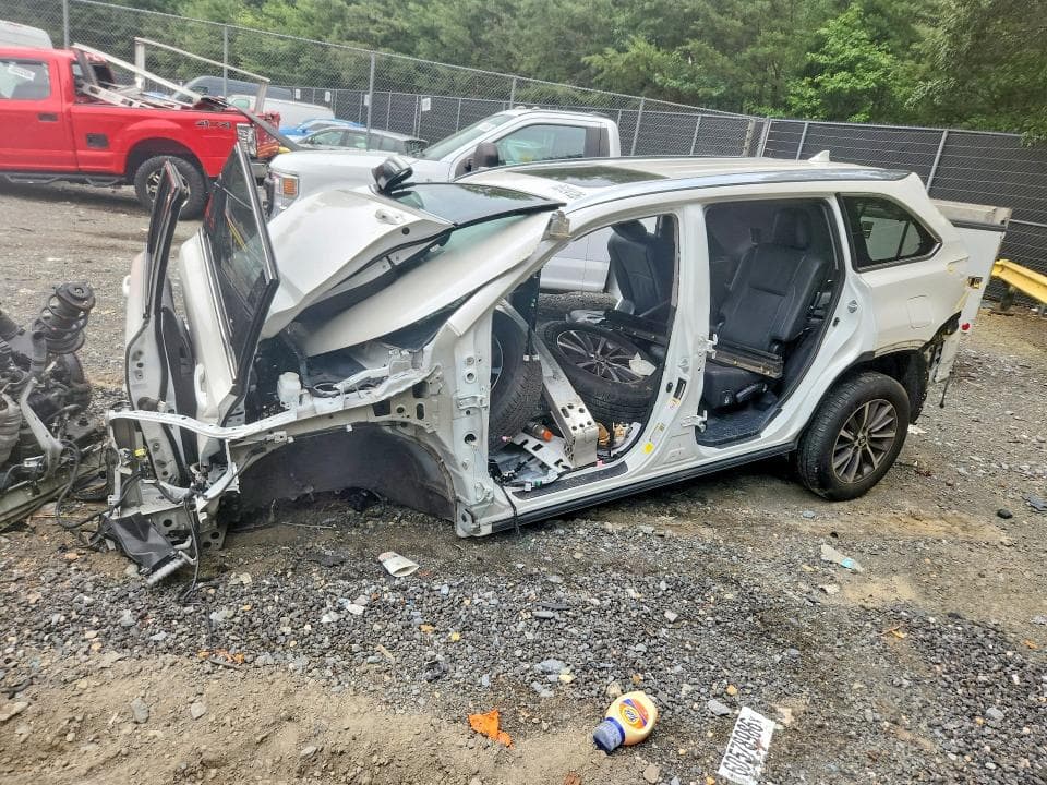 2019 TOYOTA HIGHLANDER XLE - 1
