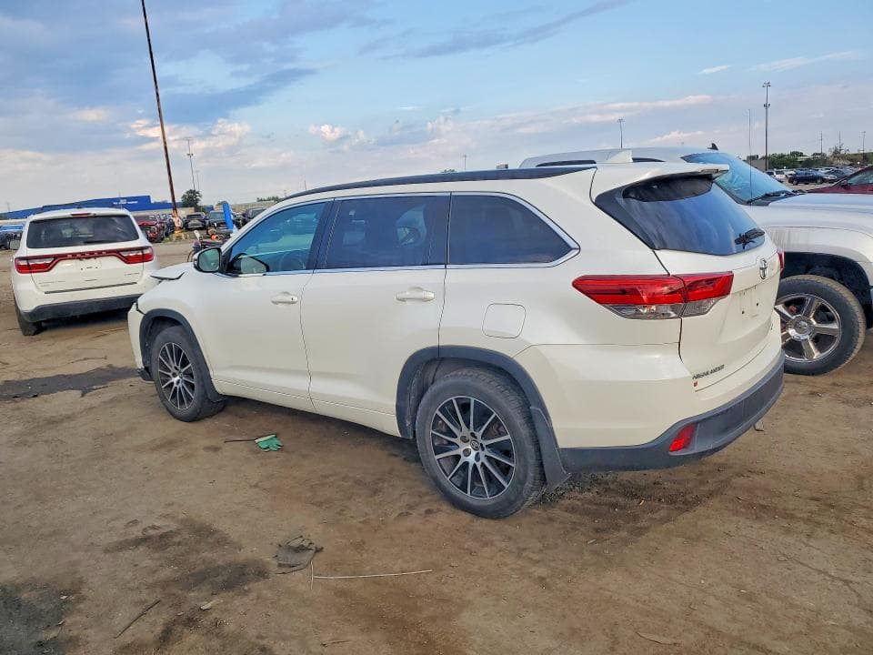 2018 TOYOTA HIGHLANDER SE 2
