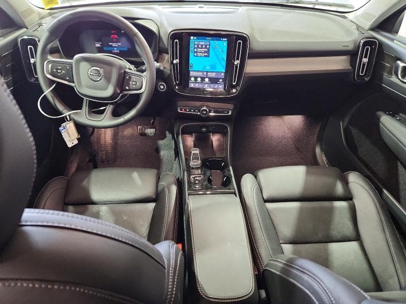 2026 VOLVO XC40 PLUS 8