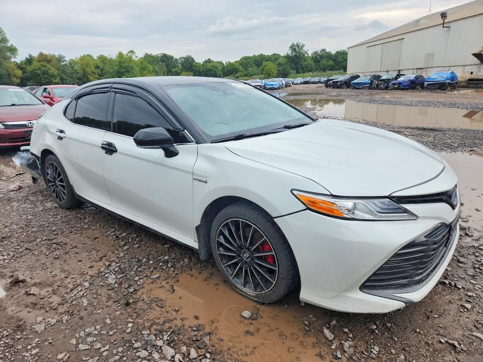 2020 TOYOTA CAMRY XLE 4
