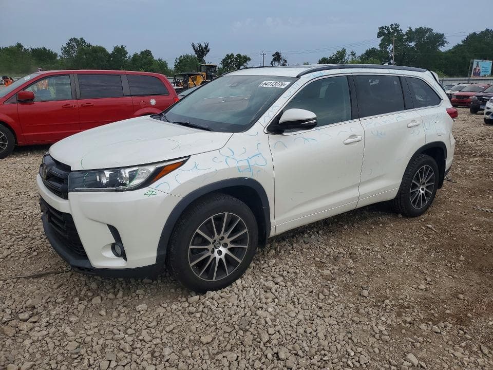 2018 TOYOTA HIGHLANDER SE - 1
