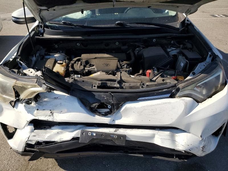 2018 TOYOTA RAV4 XLE 12