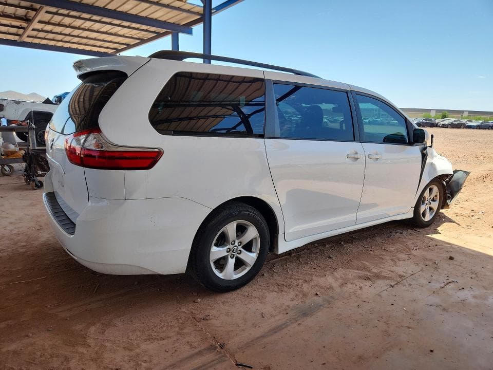 2019 TOYOTA SIENNA LE 3