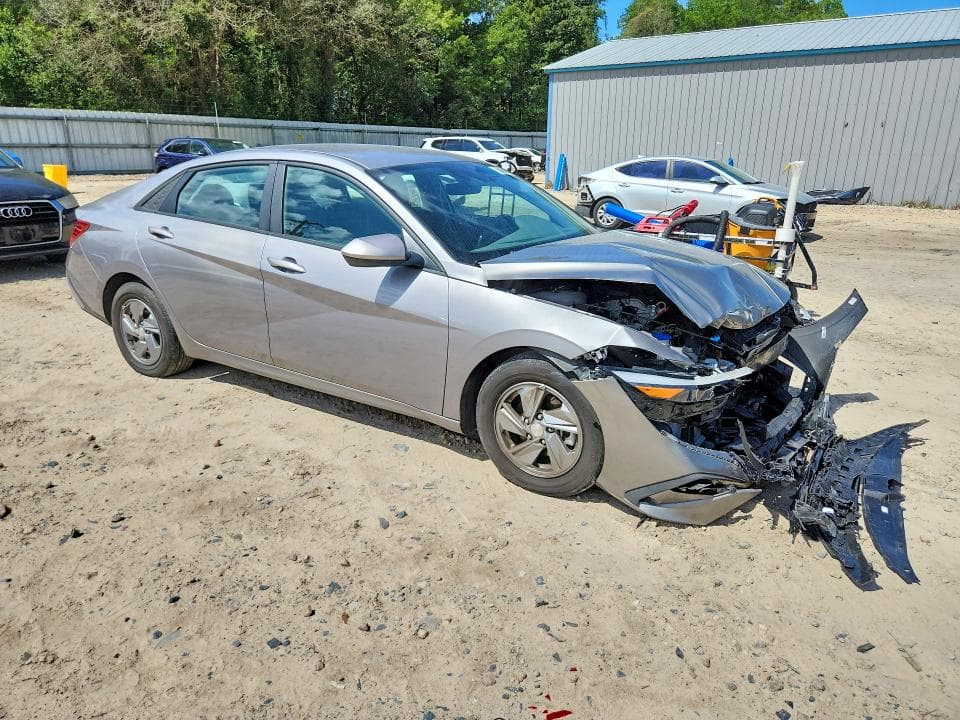 2024 HYUNDAI ELANTRA SE 4