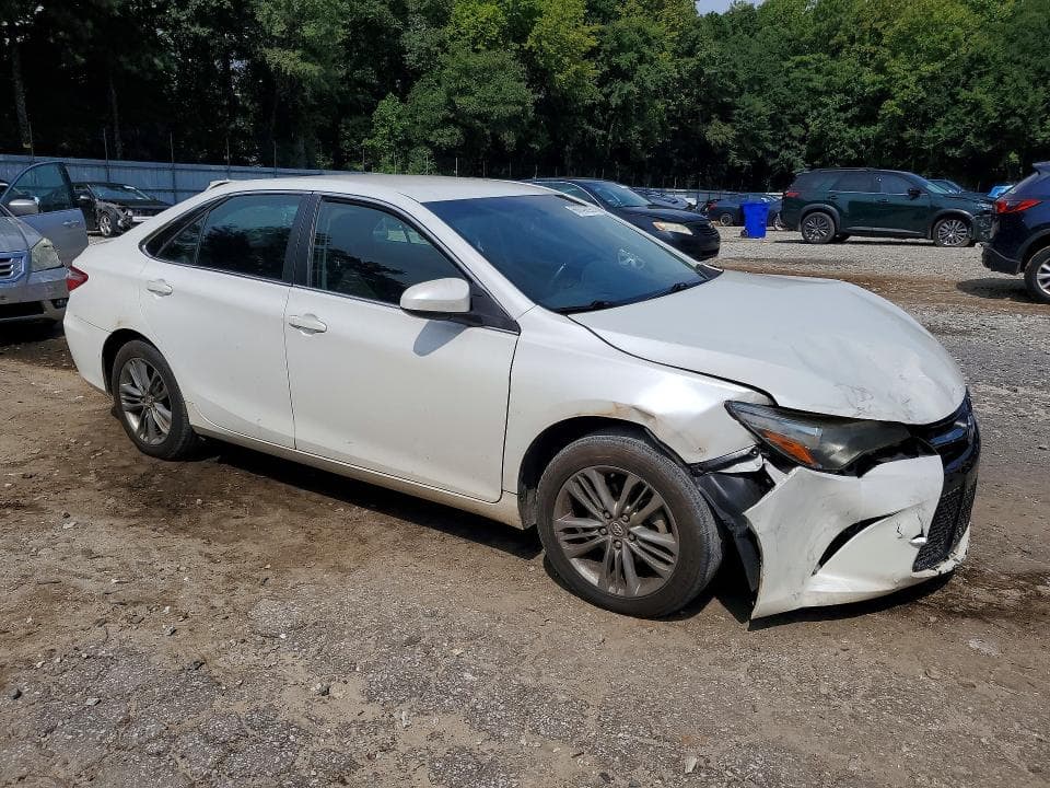 2017 TOYOTA CAMRY SE 4