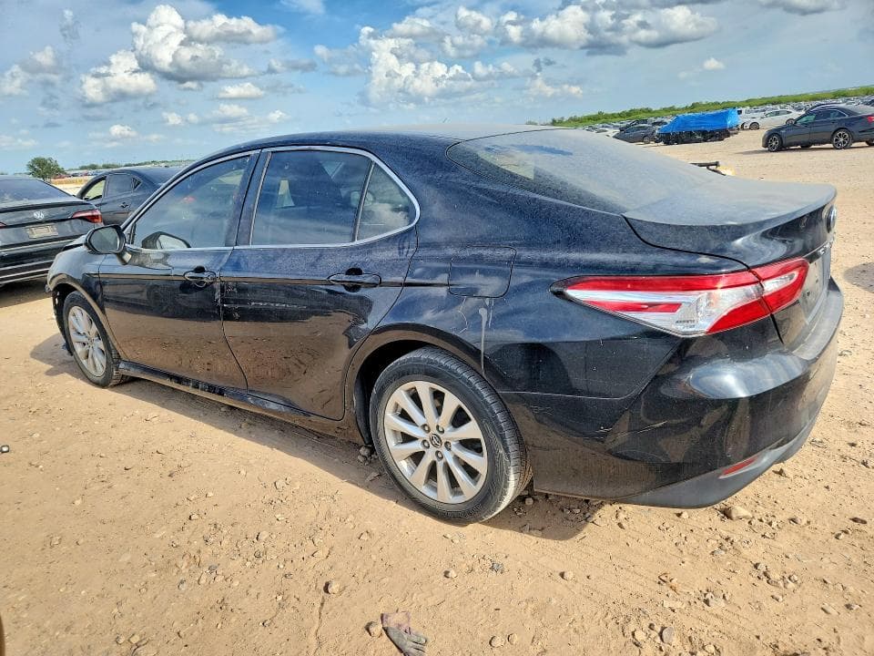 2018 TOYOTA CAMRY LE 2
