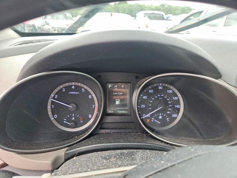 2017 HYUNDAI SANTA FE SE 9