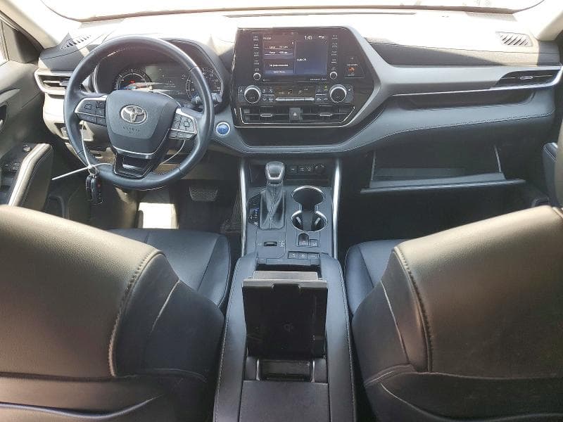 2021 TOYOTA HIGHLANDER HYBRID XLE 8