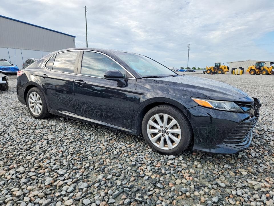 2019 TOYOTA CAMRY LE 4