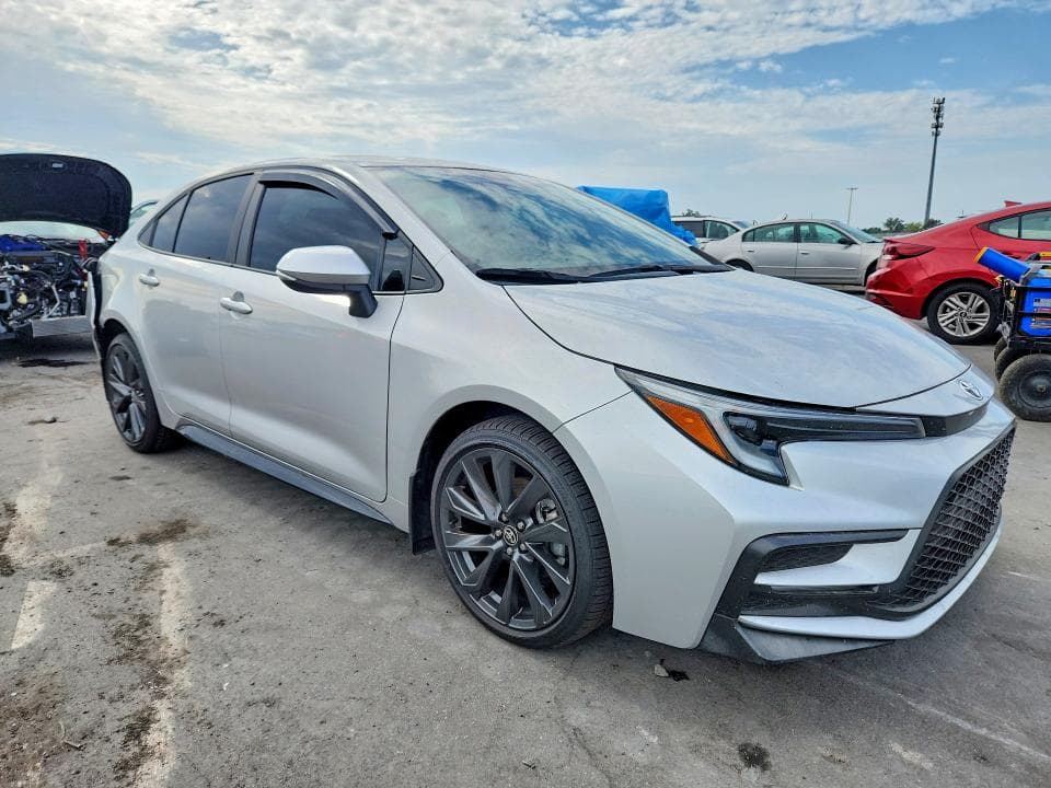 2025 TOYOTA COROLLA SE 4