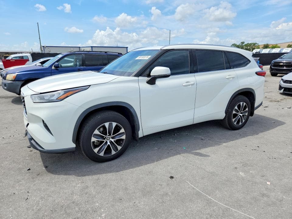 2020 TOYOTA HIGHLANDER XLE - 1
