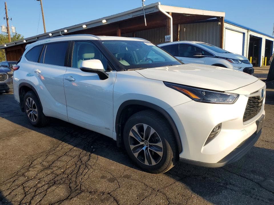 2022 TOYOTA HIGHLANDER HYBRID XLE 4