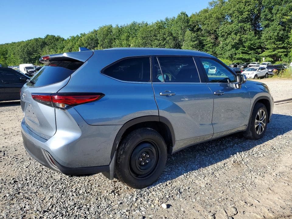 2023 TOYOTA HIGHLANDER XLE 3