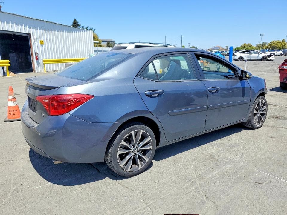 2017 TOYOTA COROLLA SE 3