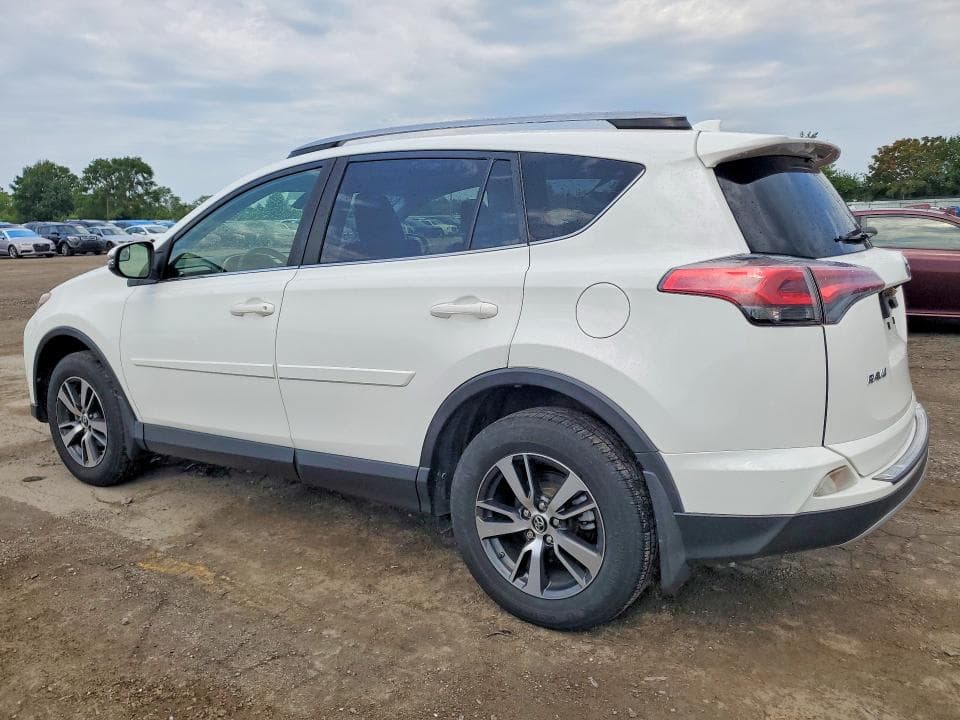 2017 TOYOTA RAV4 XLE 2